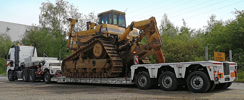 Transport de bulldozer travaux publics